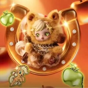 Skullpanda x My Little Pony Applejack with box